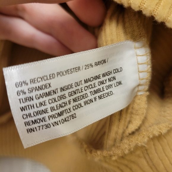 NWT Ingrid+Isabel Maternity Cropped Sweater and Skirt - Picture 6 of 13